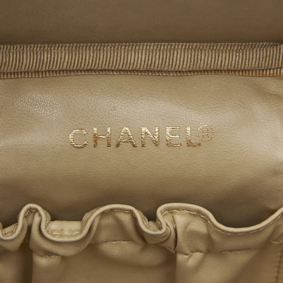 CHANEL Red Caviar Leather Logo Vanity Bag - Picture 11 of 14